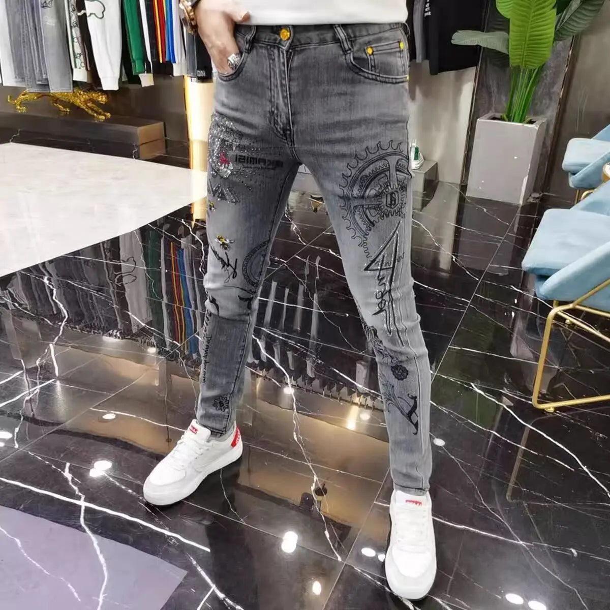 Vaqueros ajustados de alta gama para hombre, de estilo coreano europeo, con estampado de diamantes de tigre, para uso informal, ropa de lujo elástica para primavera y otoño.