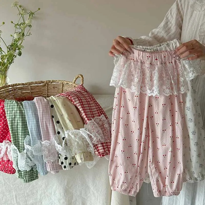 Pantalones de encaje para niñas pequeñas, novedad de 2025, pantalones de malla con costuras para niños, pantalones casuales de princesa con estampado de verano, ropa de moda para niños de 2 a 10 años