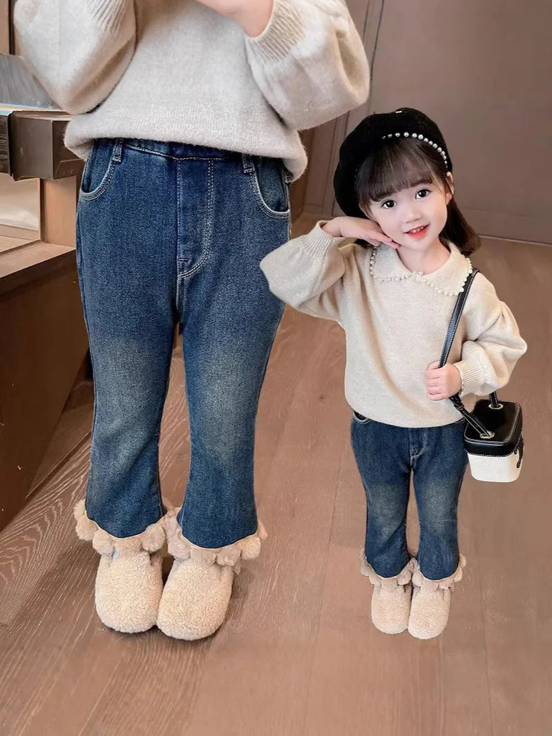 Pantalones vaqueros acampanados con forro polar para niñas, cálidos, con dobladillo desgastado, para invierno, de 1 a 6 años, a la moda, informales