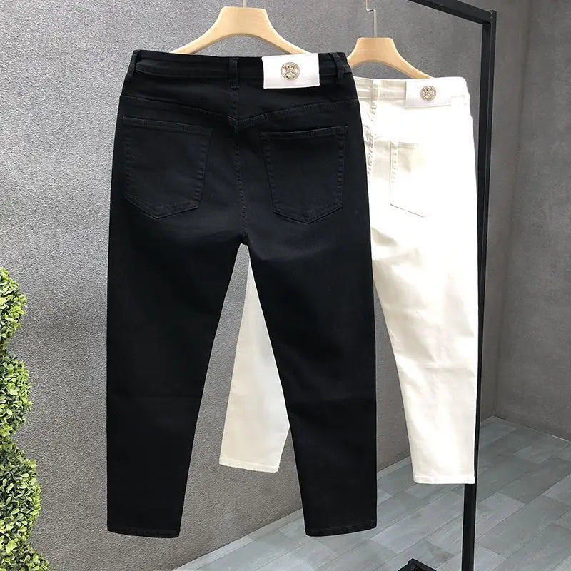 Vaqueros ajustados de estilo coreano de alta calidad para hombre, de estilo urbano, para primavera y otoño, con tela vaquera y pantalones casuales punk en blanco y negro liso.
