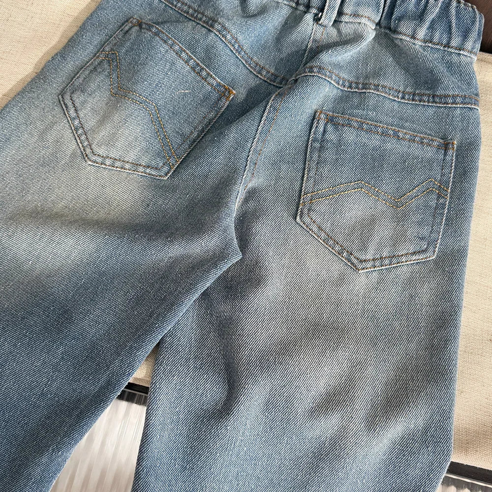 Versión coreana, moda primavera y otoño, nuevos jeans de pierna recta para niñas, ropa casual básica y versátil para niños de 3 a 7 años.