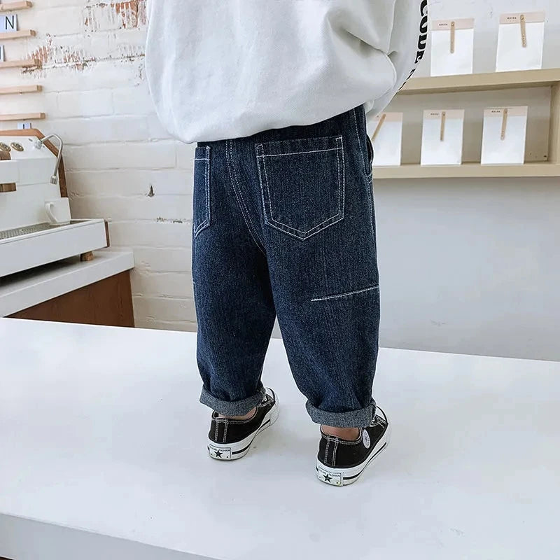 Pantalones vaqueros de color liso de estilo moderno para niños, nuevos, casuales y versátiles, vaqueros elásticos y sueltos para bebés.