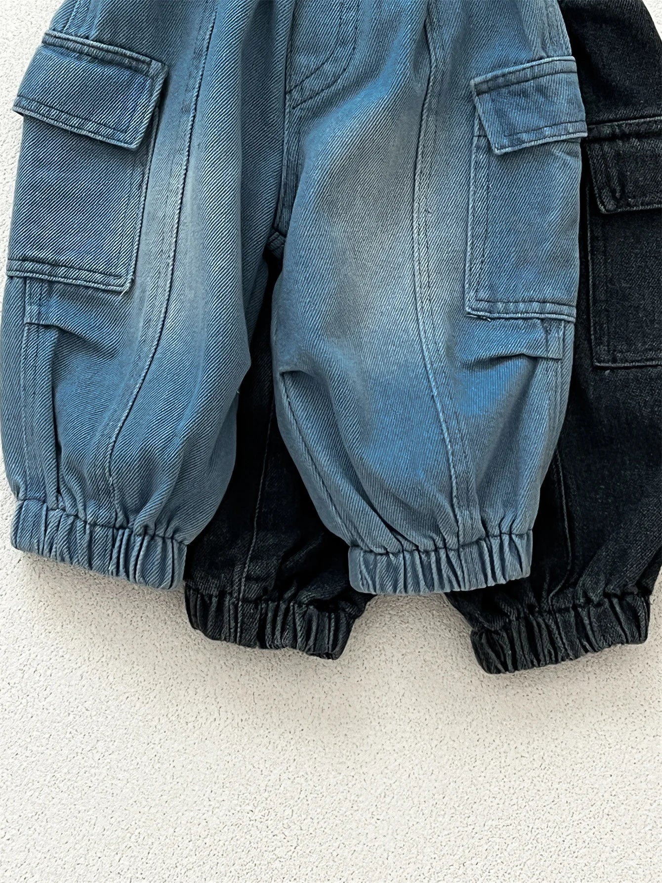 Pantalones vaqueros holgados para niños, pantalones cargo lisos con bolsillos, informales, versátiles, ropa de bebé, primavera 2025