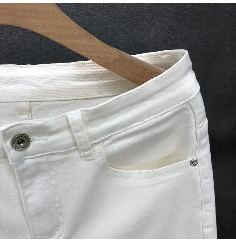 Vaqueros ajustados de estilo coreano de alta calidad para hombre, de estilo urbano, para primavera y otoño, con tela vaquera y pantalones casuales punk en blanco y negro liso.