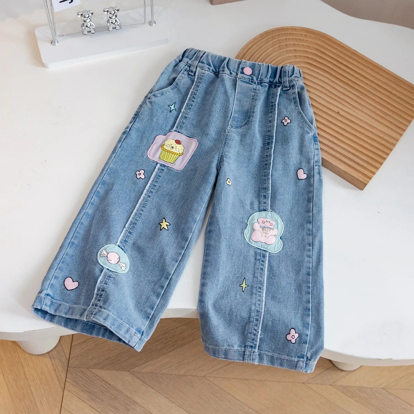Pantalones vaqueros Sanrio Kids Hello Kitty con cintura elástica para niños pequeños, niñas y niños, estampado de dibujos animados, rodillas reforzadas y resistentes.
