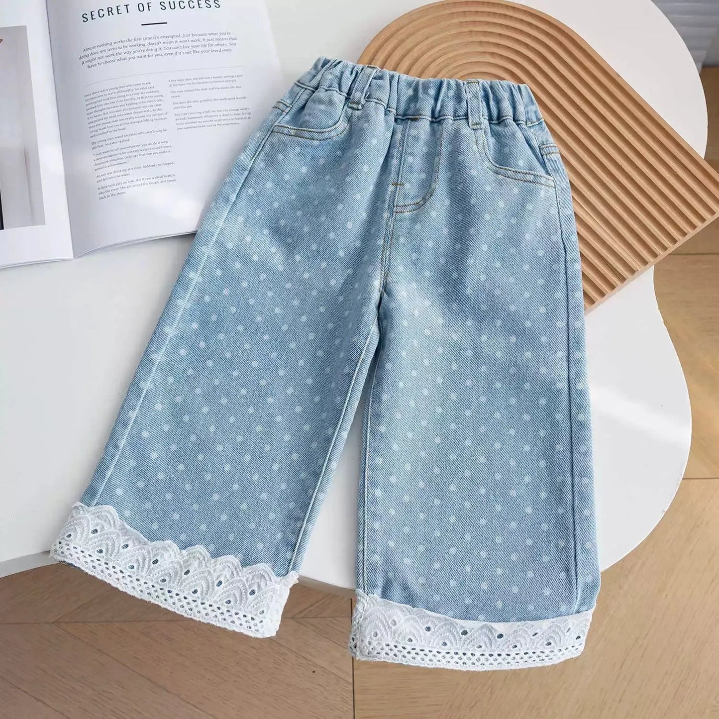 Pantalones vaqueros Sanrio Kids Hello Kitty con cintura elástica para niños pequeños, niñas y niños, estampado de dibujos animados, rodillas reforzadas y resistentes.