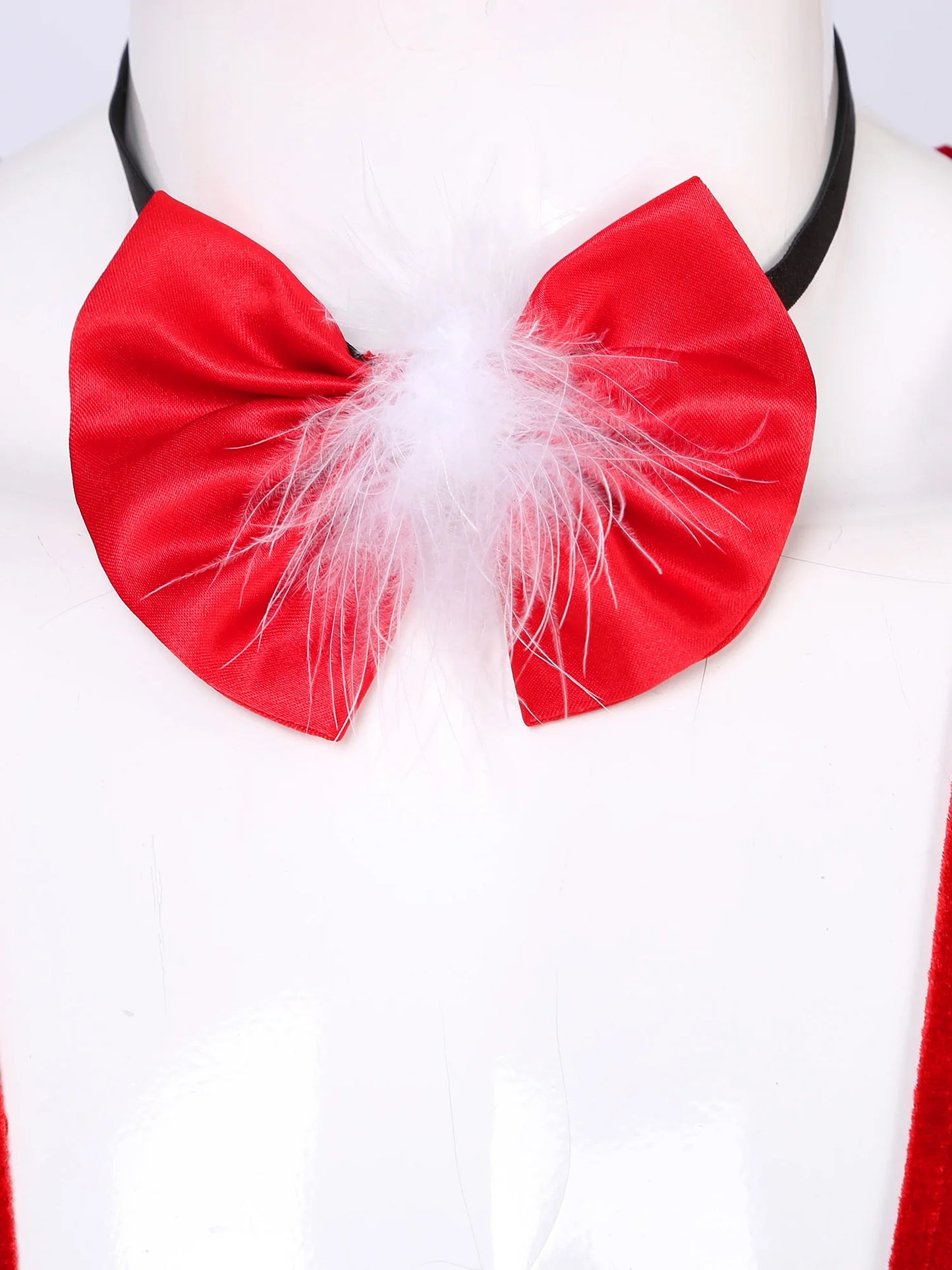 Mono de terciopelo suave sin mangas con escote en V profundo, sin mangas, con cinturón y pajarita con ribete de plumas, ideal para fiestas navideñas masculinas.