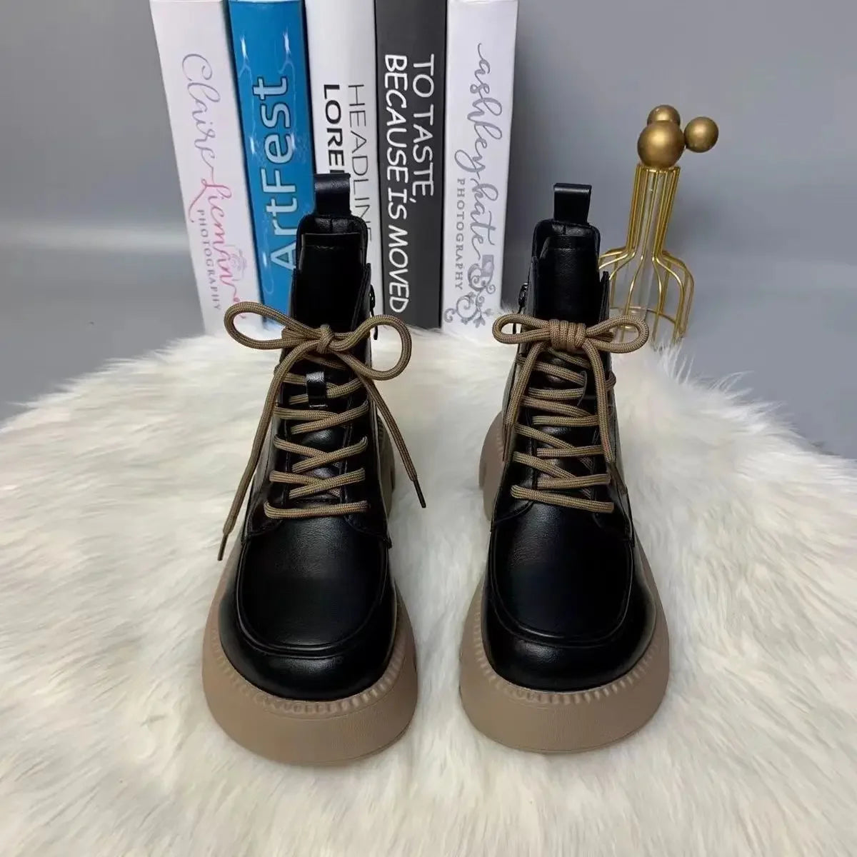 Botas retro de cuero suave para mujer, nuevas botas altas y cortas con suela gruesa y correa de cabeza redonda para primavera y otoño