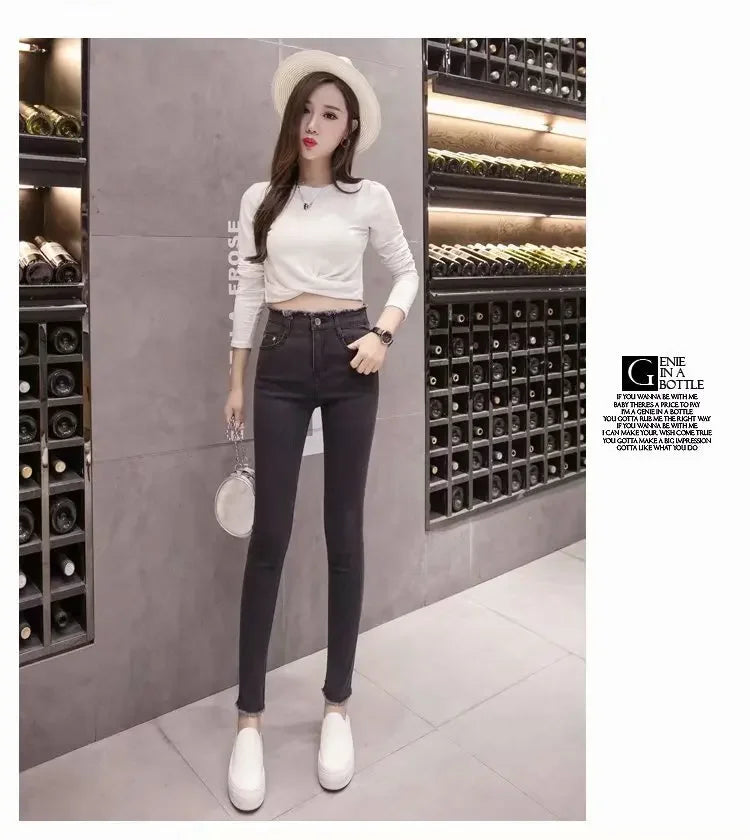 Pantalones ajustados de cintura alta y red roja para mujer de Greyfringe Jeans, verano 2025, de ocho largos, que suavizan tu silueta.