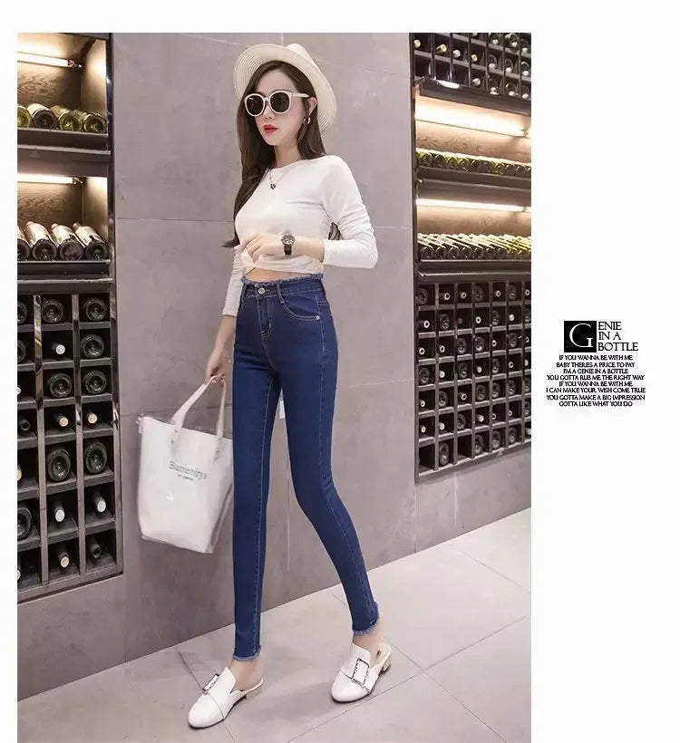 Pantalones ajustados de cintura alta y red roja para mujer de Greyfringe Jeans, verano 2025, de ocho largos, que suavizan tu silueta.