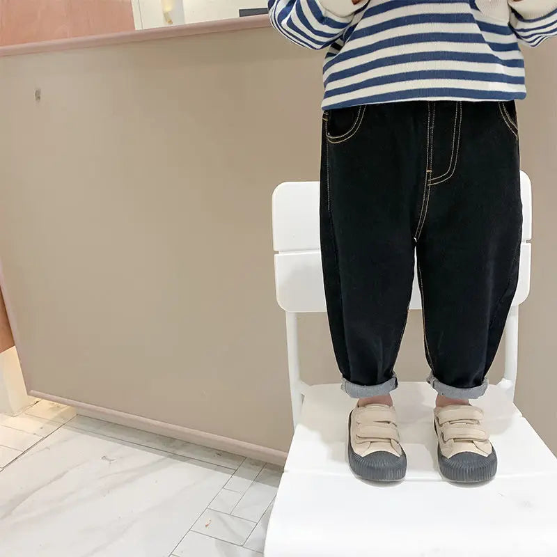 Pantalones vaqueros holgados para bebé niño y niña, nueva moda, estilo coreano, casuales, de color sólido, pantalones vaqueros para primavera y otoño para niños de 1 a 7 años.