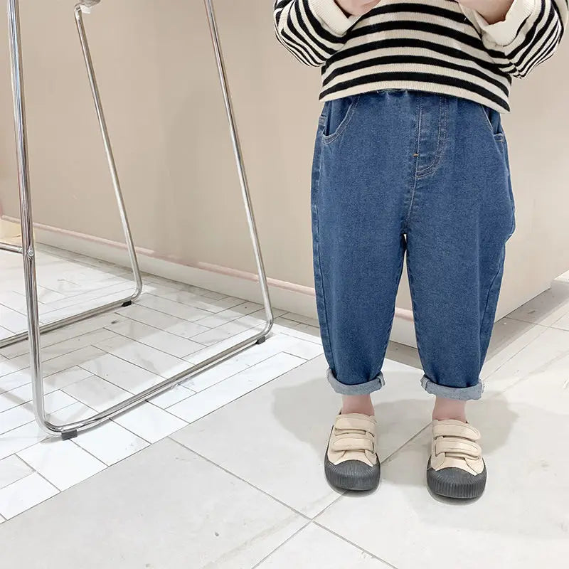 Pantalones vaqueros holgados para bebé niño y niña, nueva moda, estilo coreano, casuales, de color sólido, pantalones vaqueros para primavera y otoño para niños de 1 a 7 años.