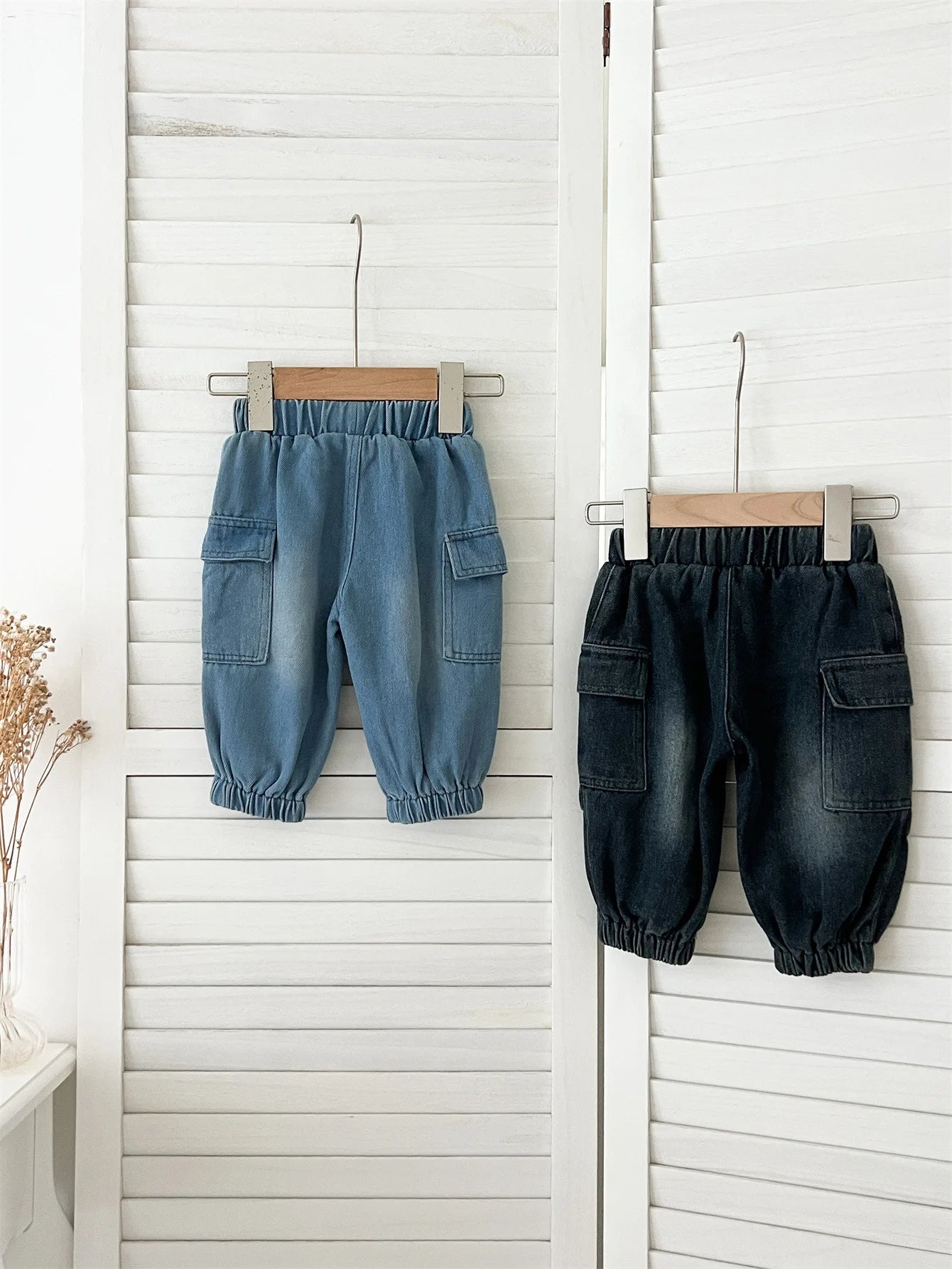 Pantalones vaqueros holgados para niños, pantalones cargo lisos con bolsillos, informales, versátiles, ropa de bebé, primavera 2025