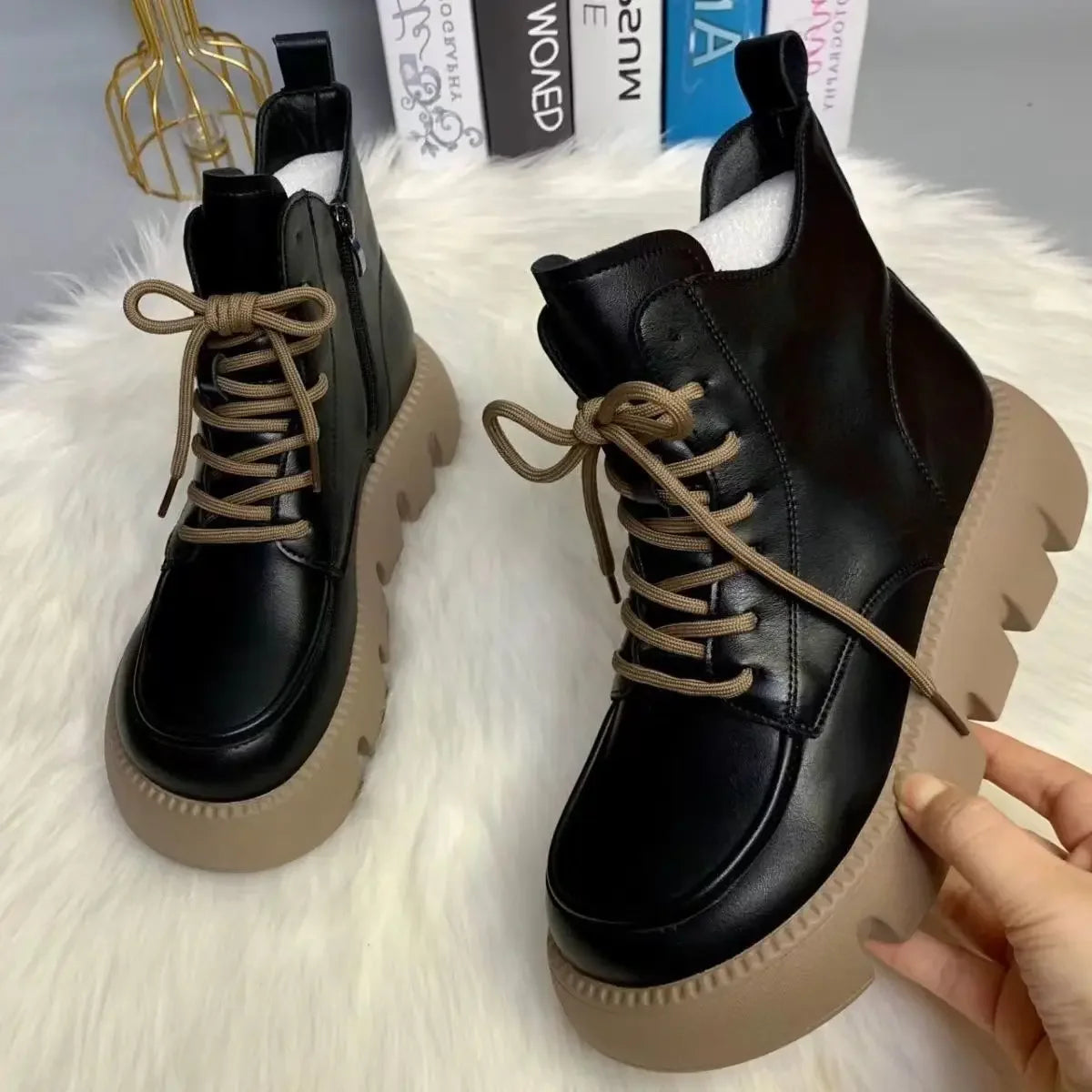 Botas retro de cuero suave para mujer, nuevas botas altas y cortas con suela gruesa y correa de cabeza redonda para primavera y otoño