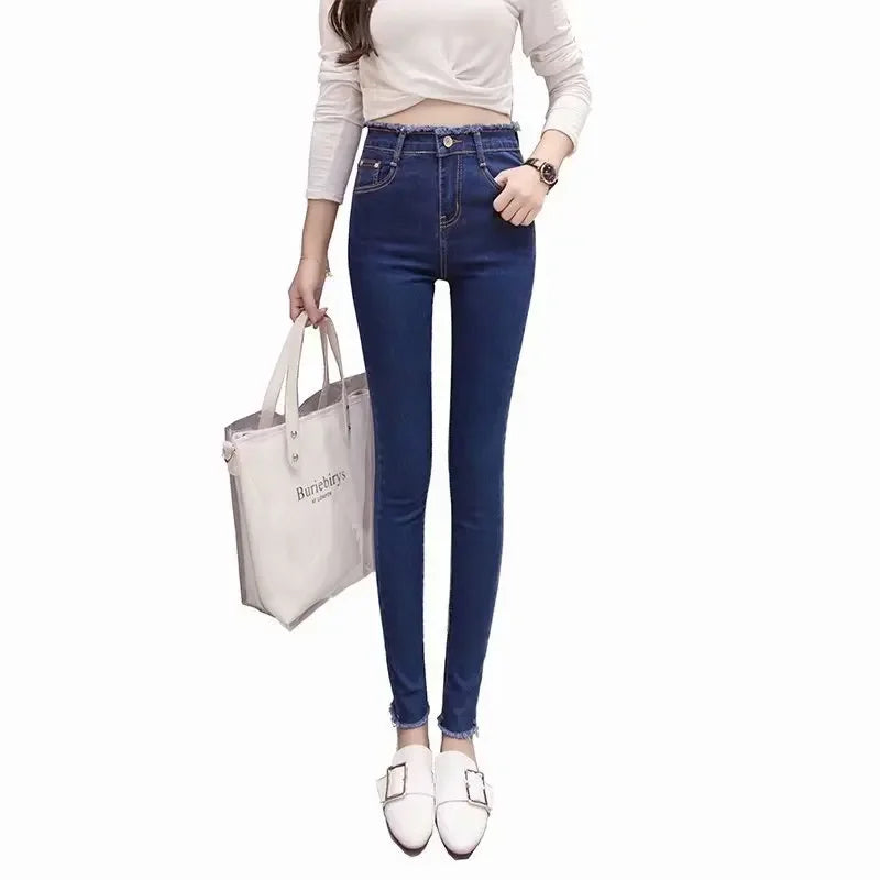 Pantalones ajustados de cintura alta y red roja para mujer de Greyfringe Jeans, verano 2025, de ocho largos, que suavizan tu silueta.