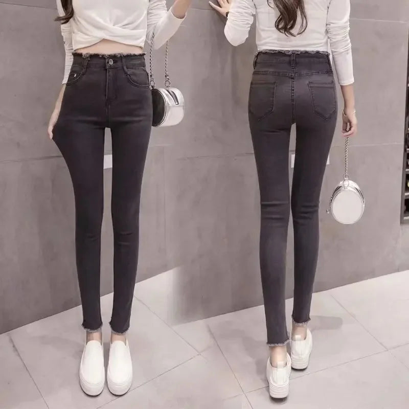 Pantalones ajustados de cintura alta y red roja para mujer de Greyfringe Jeans, verano 2025, de ocho largos, que suavizan tu silueta.
