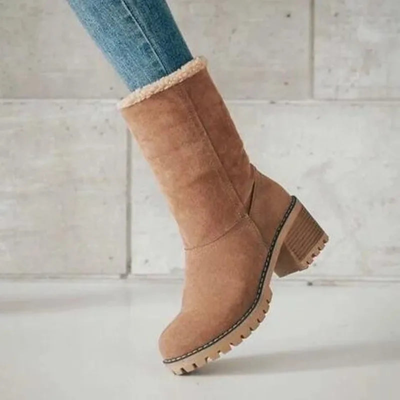 Botas de invierno para mujer, nuevas botas de nieve cálidas de piel, botines cómodos de lana con puños, cuñas de plataforma, zapatos de algodón, botas de media pantorrilla