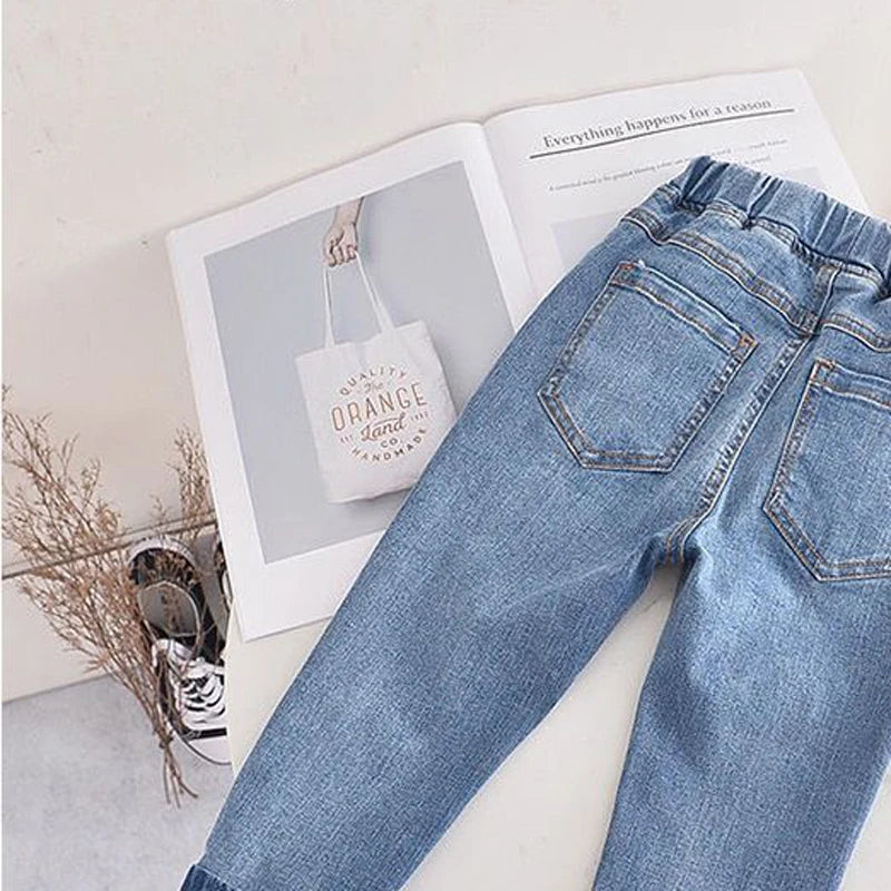 2023 Spring Girls' Jeans Children's Jeans New Pockets Strawberry Embroidery Autumn Baby Pants Fashionable Girls' Denim Trousers