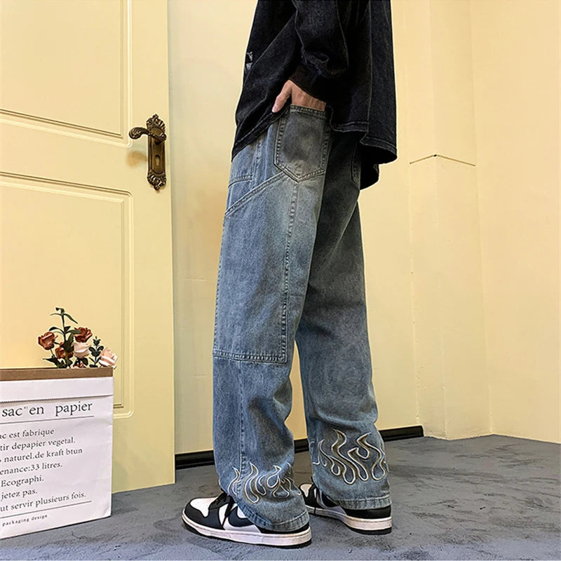 Pantalones vaqueros vintage con estampado de llamas Y2K para hombre, pantalones vaqueros holgados de pierna ancha, pantalones vaqueros rectos de moda hip hop 2025.