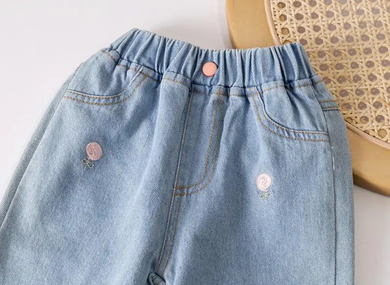 Pantalones vaqueros Sanrio Kids Hello Kitty con cintura elástica para niños pequeños, niñas y niños, estampado de dibujos animados, rodillas reforzadas y resistentes.