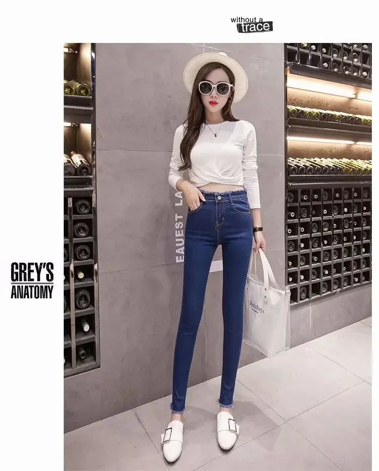 Pantalones ajustados de cintura alta y red roja para mujer de Greyfringe Jeans, verano 2025, de ocho largos, que suavizan tu silueta.