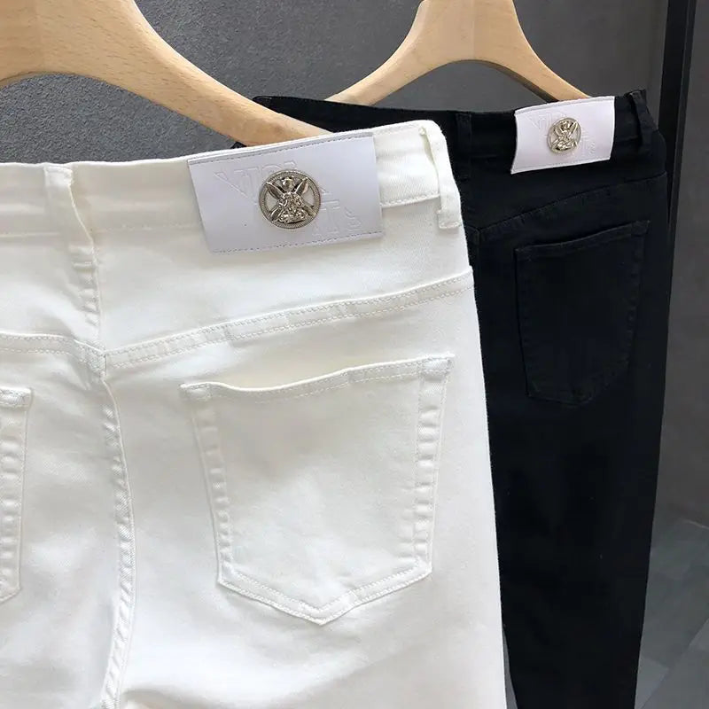 Vaqueros ajustados de estilo coreano de alta calidad para hombre, de estilo urbano, para primavera y otoño, con tela vaquera y pantalones casuales punk en blanco y negro liso.