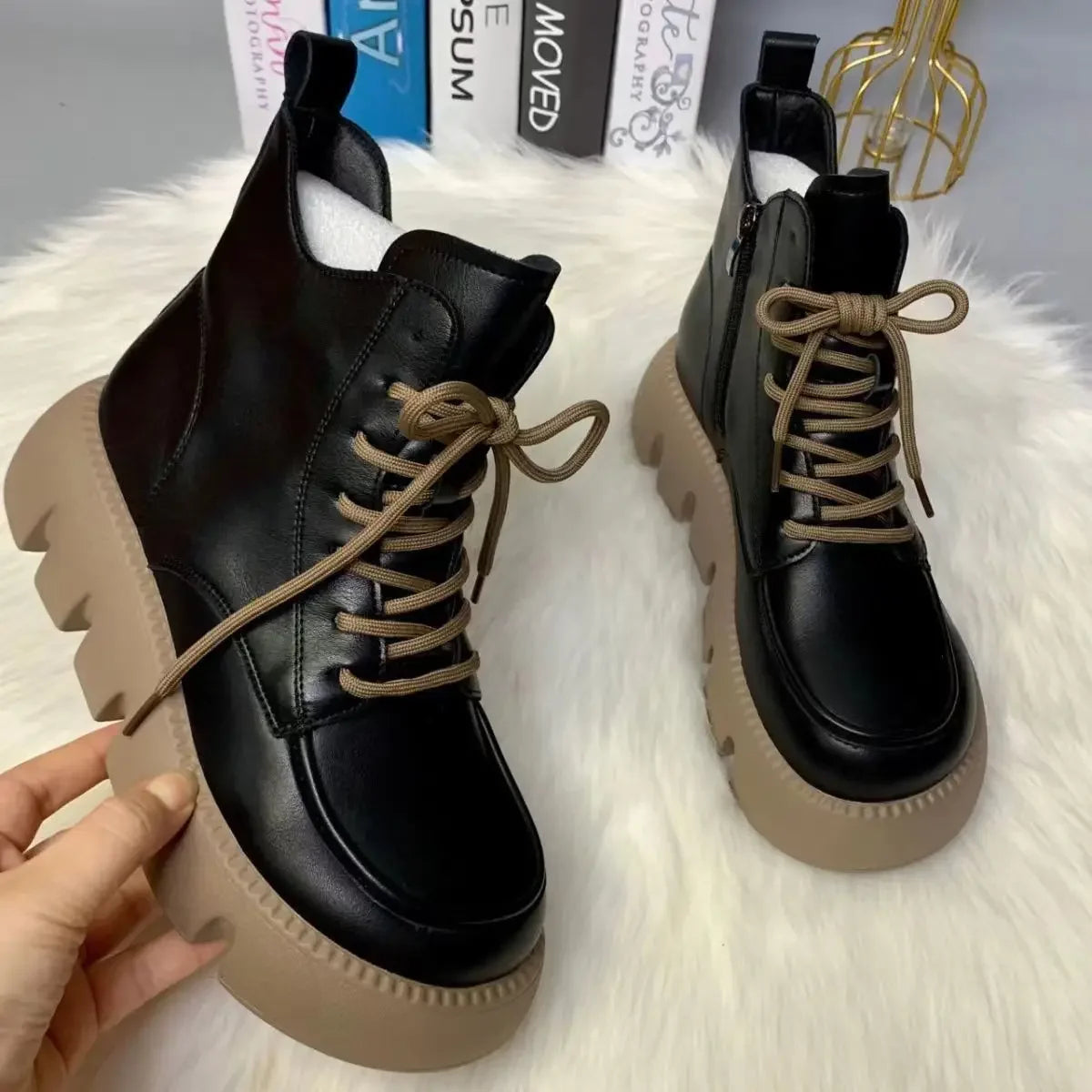 Botas retro de cuero suave para mujer, nuevas botas altas y cortas con suela gruesa y correa de cabeza redonda para primavera y otoño