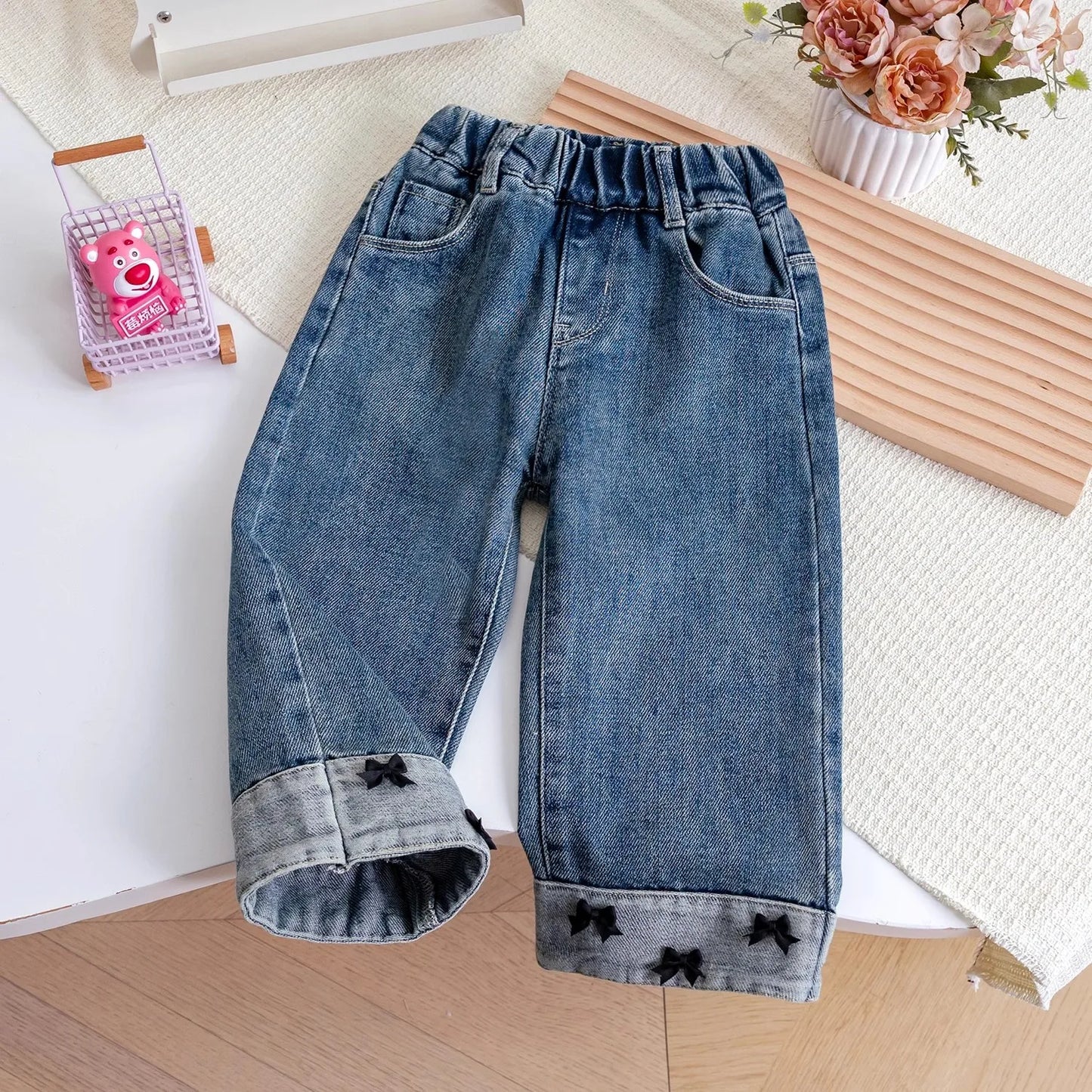 Pantalones vaqueros Sanrio Kids Hello Kitty con cintura elástica para niños pequeños, niñas y niños, estampado de dibujos animados, rodillas reforzadas y resistentes.