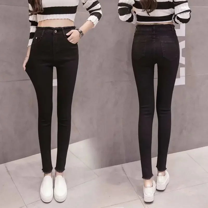 Pantalones ajustados de cintura alta y red roja para mujer de Greyfringe Jeans, verano 2025, de ocho largos, que suavizan tu silueta.