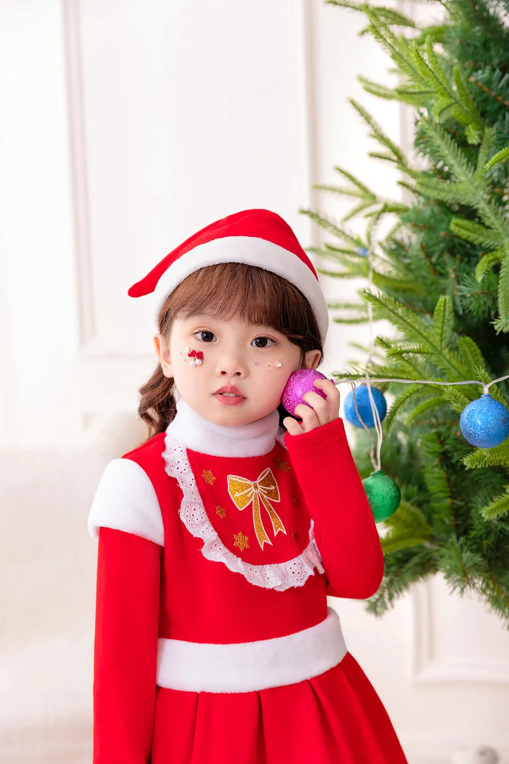 Vestido rojo navideño con capucha para niñas, ideal para el jardín de infancia, la escuela o cualquier ocasión. Disfraz cómodo para fiestas navideñas.