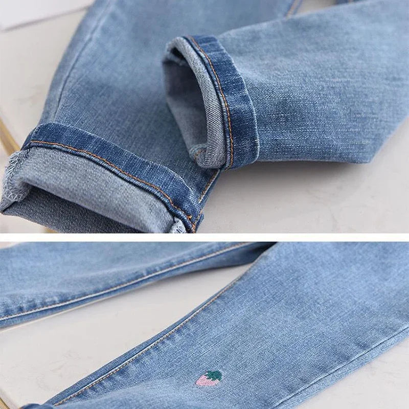 2023 Spring Girls' Jeans Children's Jeans New Pockets Strawberry Embroidery Autumn Baby Pants Fashionable Girls' Denim Trousers