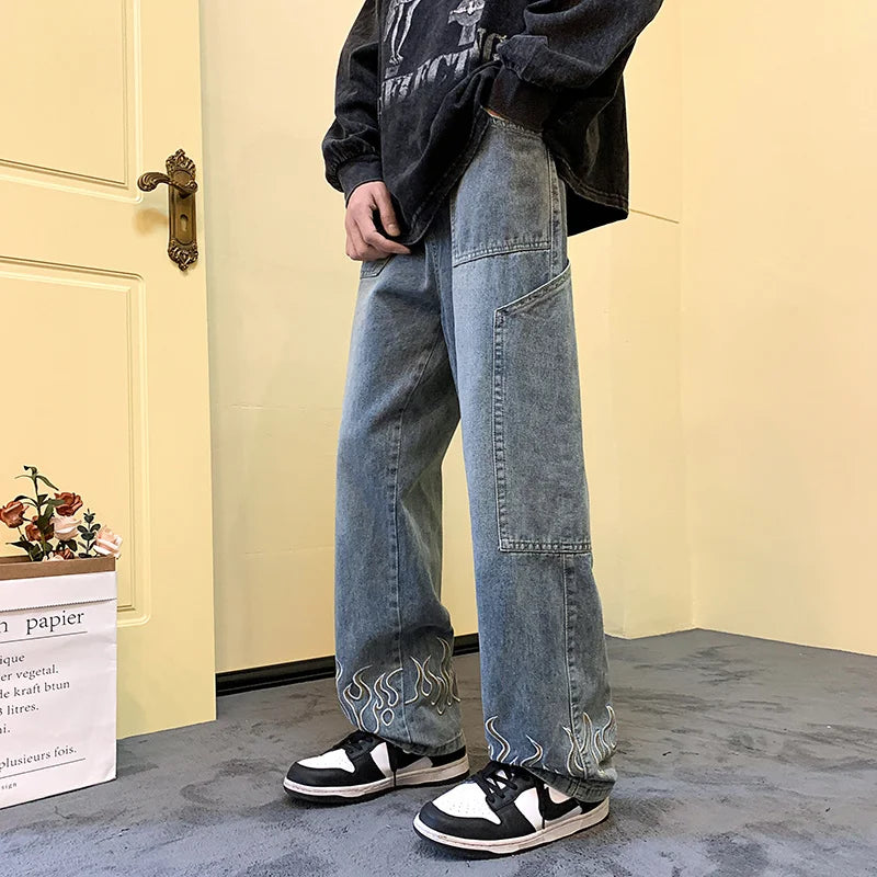 Pantalones vaqueros vintage con estampado de llamas Y2K para hombre, pantalones vaqueros holgados de pierna ancha, pantalones vaqueros rectos de moda hip hop 2025.
