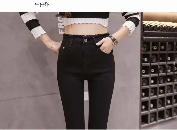 Pantalones ajustados de cintura alta y red roja para mujer de Greyfringe Jeans, verano 2025, de ocho largos, que suavizan tu silueta.